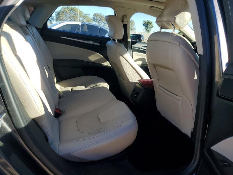 2018 Ford Fusion Titanium/platinum hev