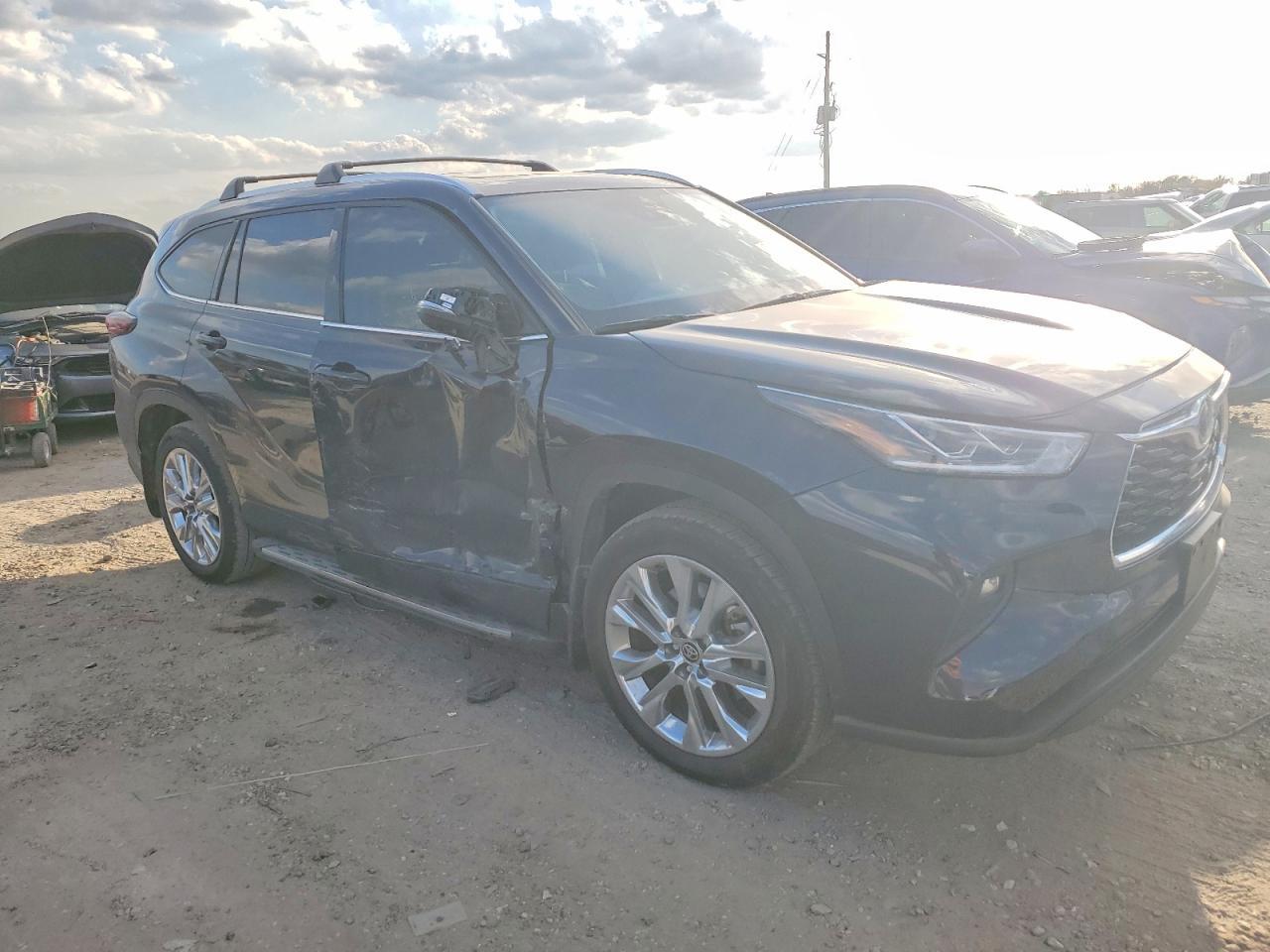 2025 Toyota Highlander le