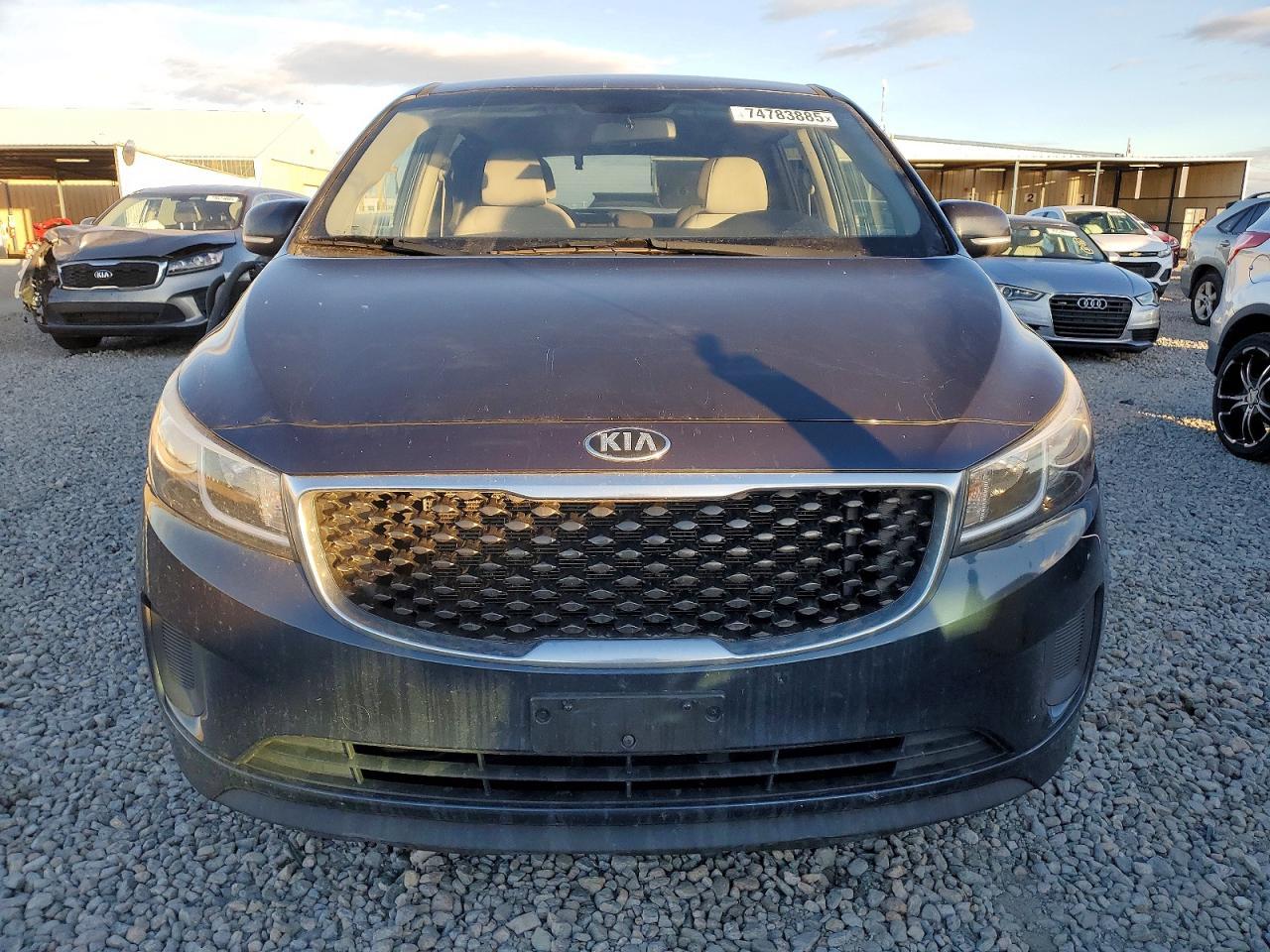 2016 KIA Sedona lx