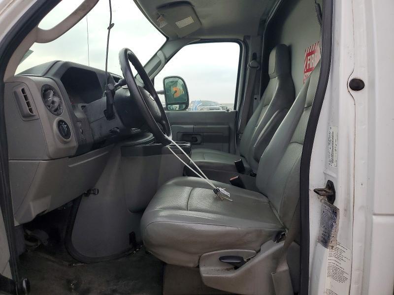2013 Ford E350 box Truck