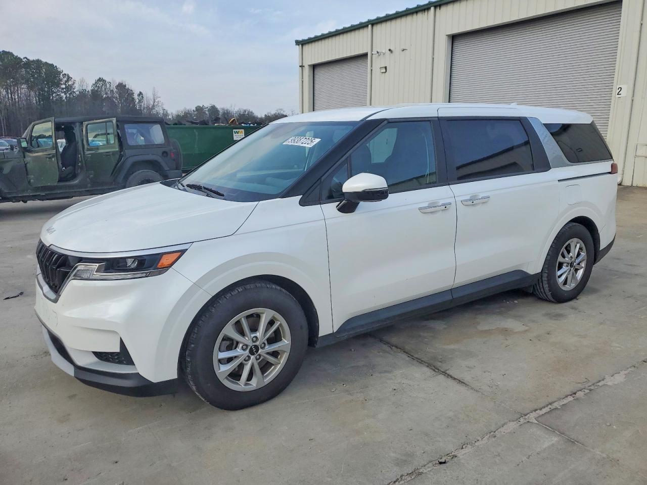 2023 KIA Carnival lx