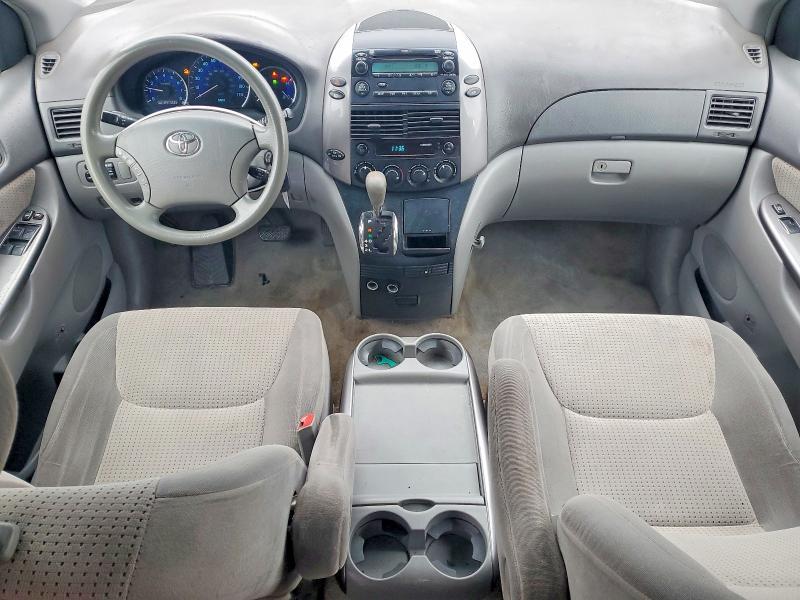 2010 Toyota Sienna le