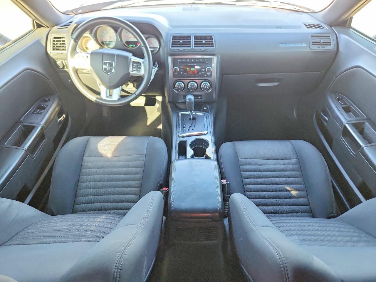 2013 Dodge Challenger sxt