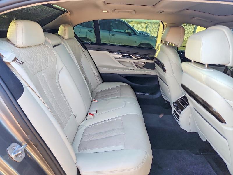 2016 BMW 750 xi
