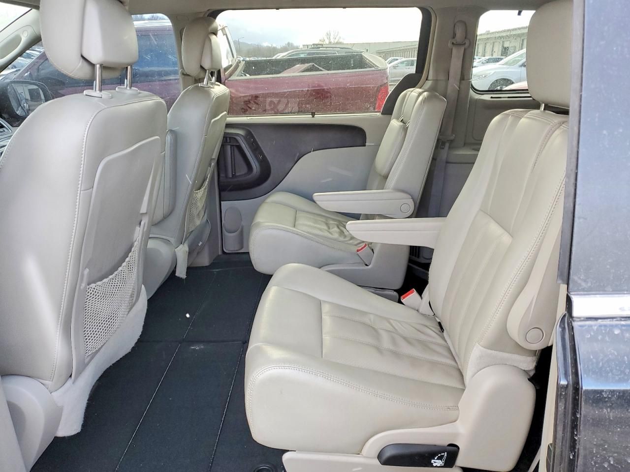 2012 Chrysler Town & Country Touring l