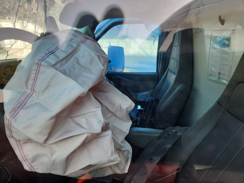 2023 GMC Savana Cut-box Truck