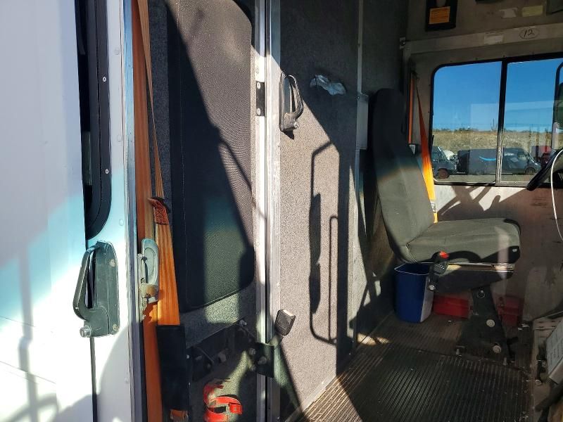 2003 Ford E450 Delivery Truck