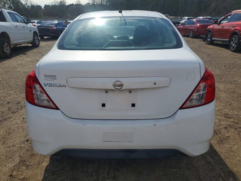2015 Niss Versa s