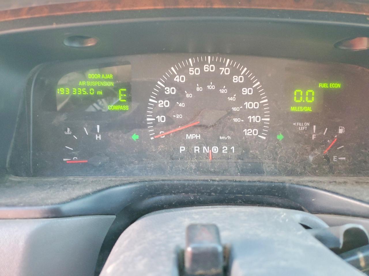 2002 Lincoln Town car Signature