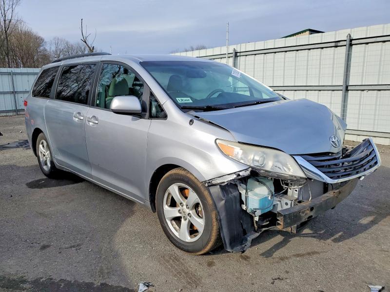 2012 Toyota Sienna le
