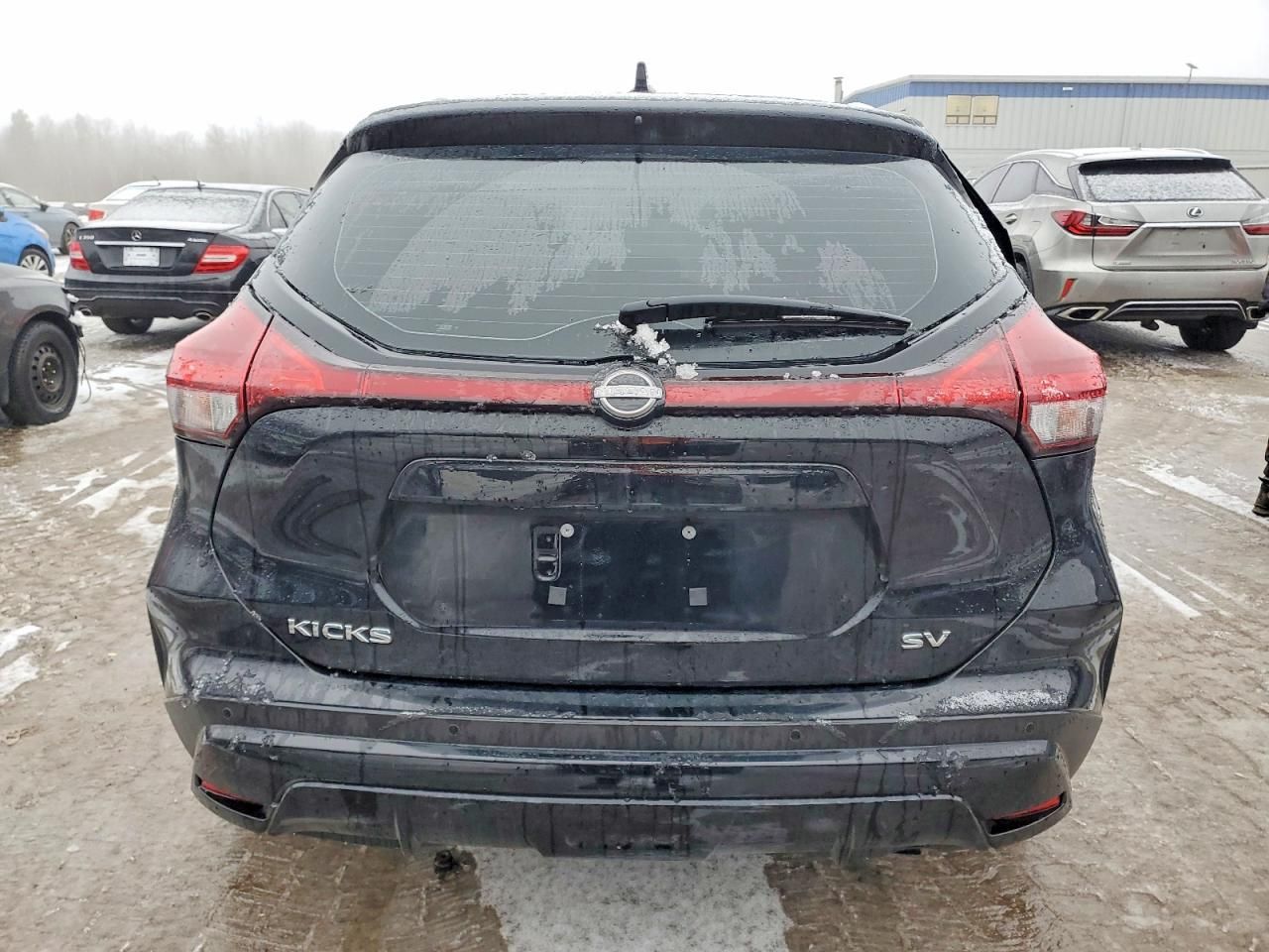 2023 Nissan Kicks sv