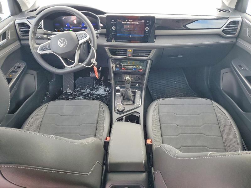 2025 Volkswagen Taos se Black