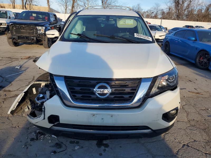 2020 Nissan Pathfinder sv