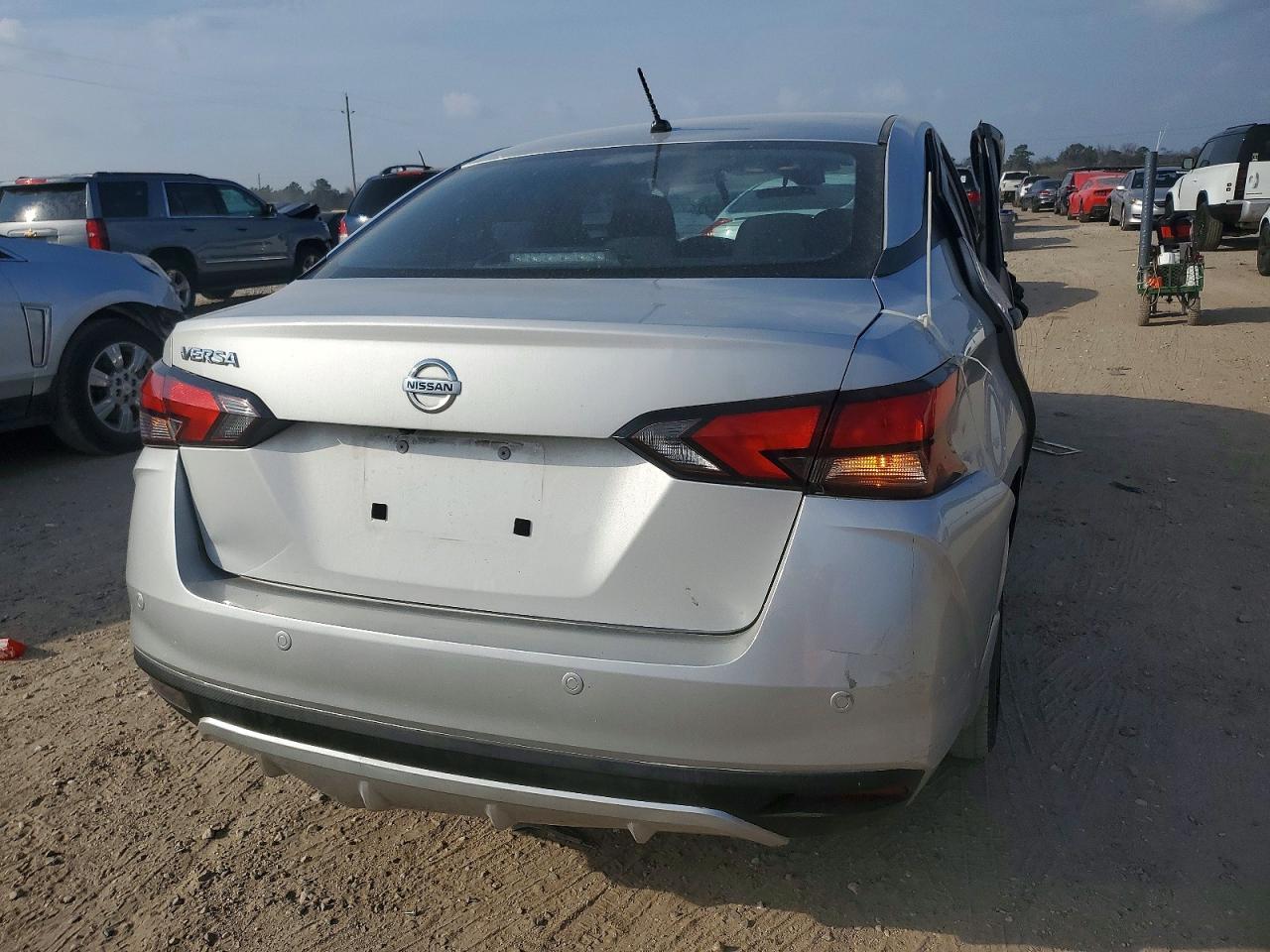 2020 Nissan Versa s