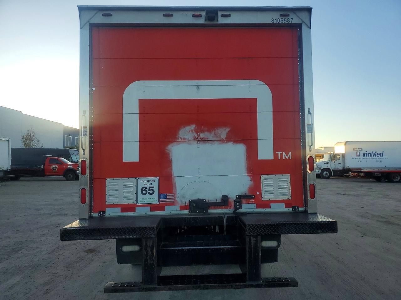 2017 Hino 195 box Truck