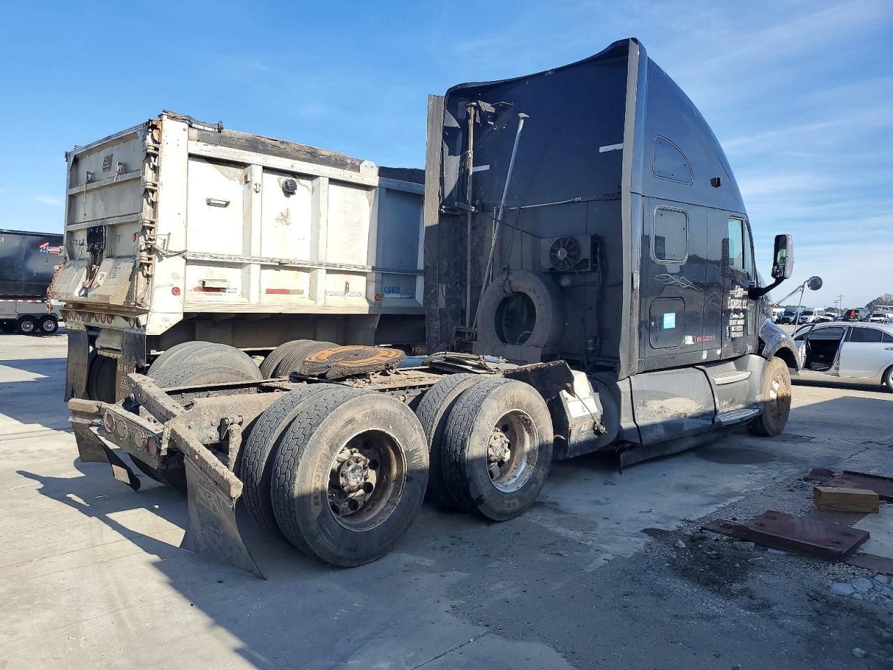 2012 Kenworth T700 Semi Truck