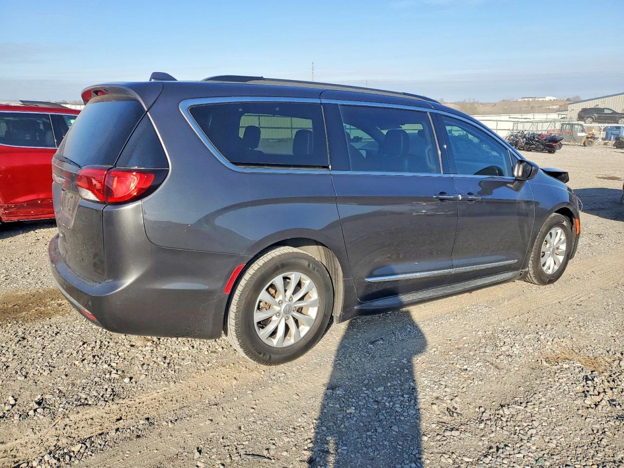 2017 Chrysler Pacifica Touring l