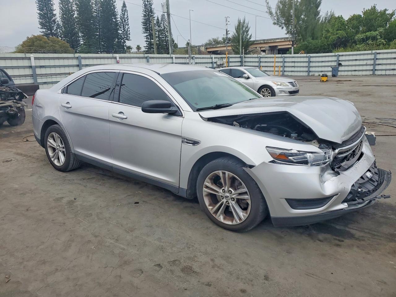 2017 Ford Taurus se