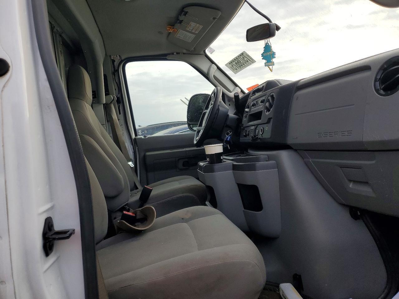 2022 Ford Econoline E350 Super Duty Cutaway Van