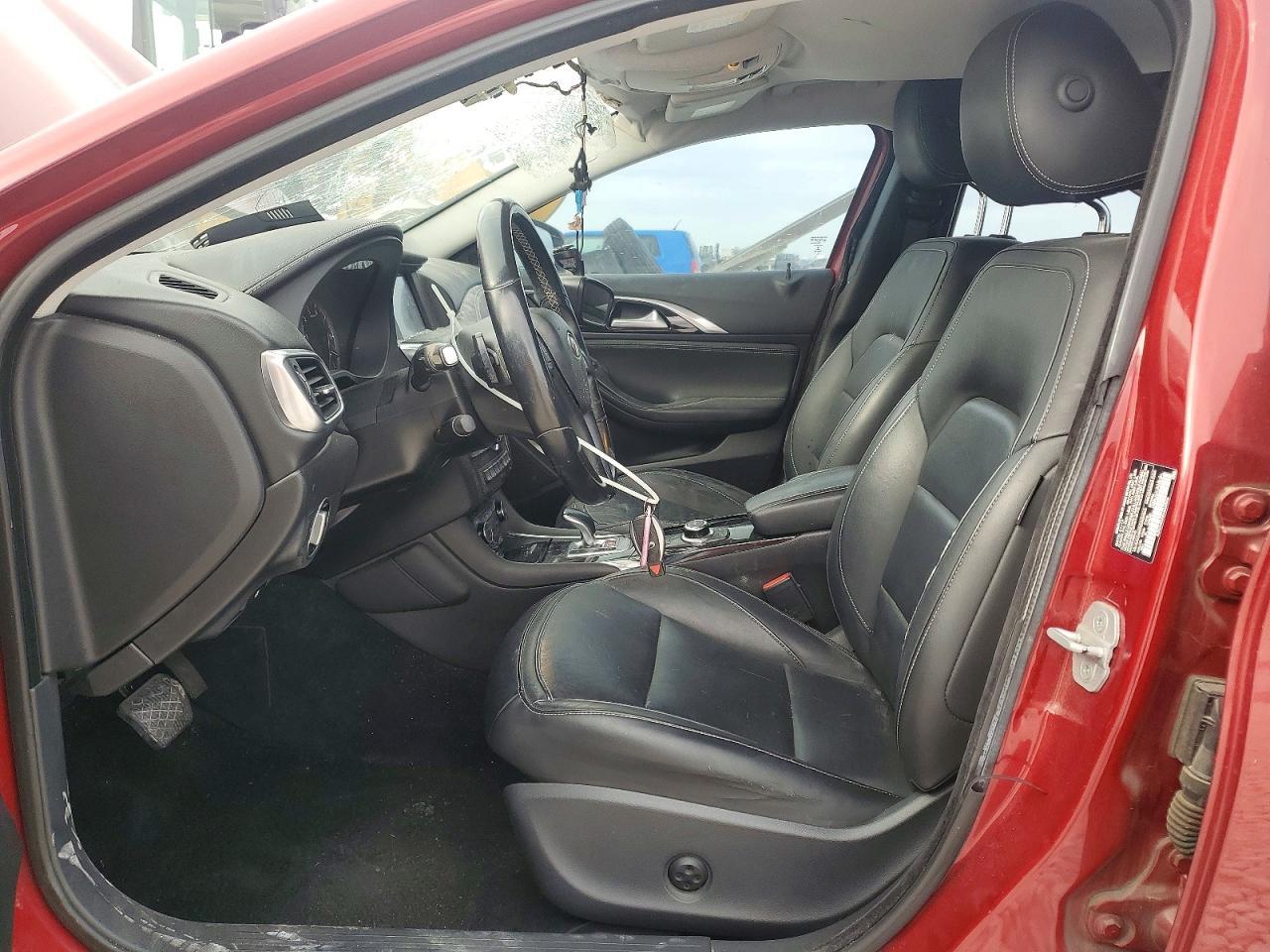 2017 Infinity Qx30