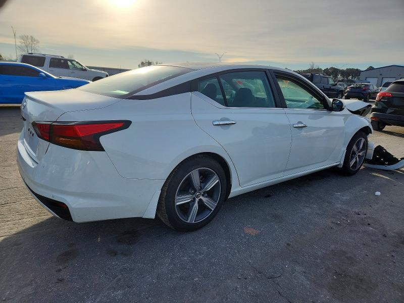 2021 Niss Altima 2.5 s