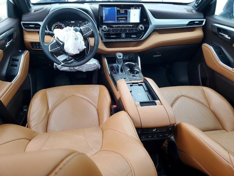 2022 Toyota Highlander Hybrid Platinum