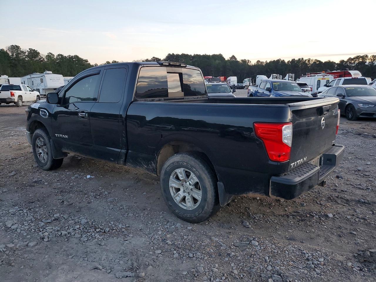 2017 Nissan Titan sv