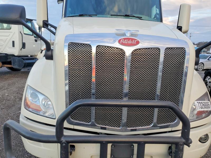 2021 Peterbilt 579 Semi Truck