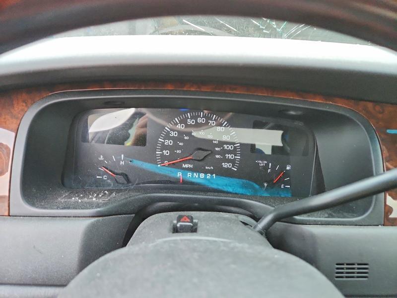 2002 Lincoln Town car Signature