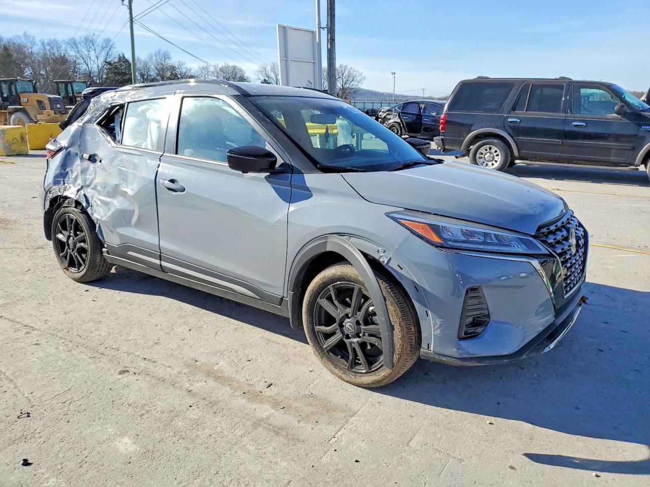 2024 Nissan Kicks sr