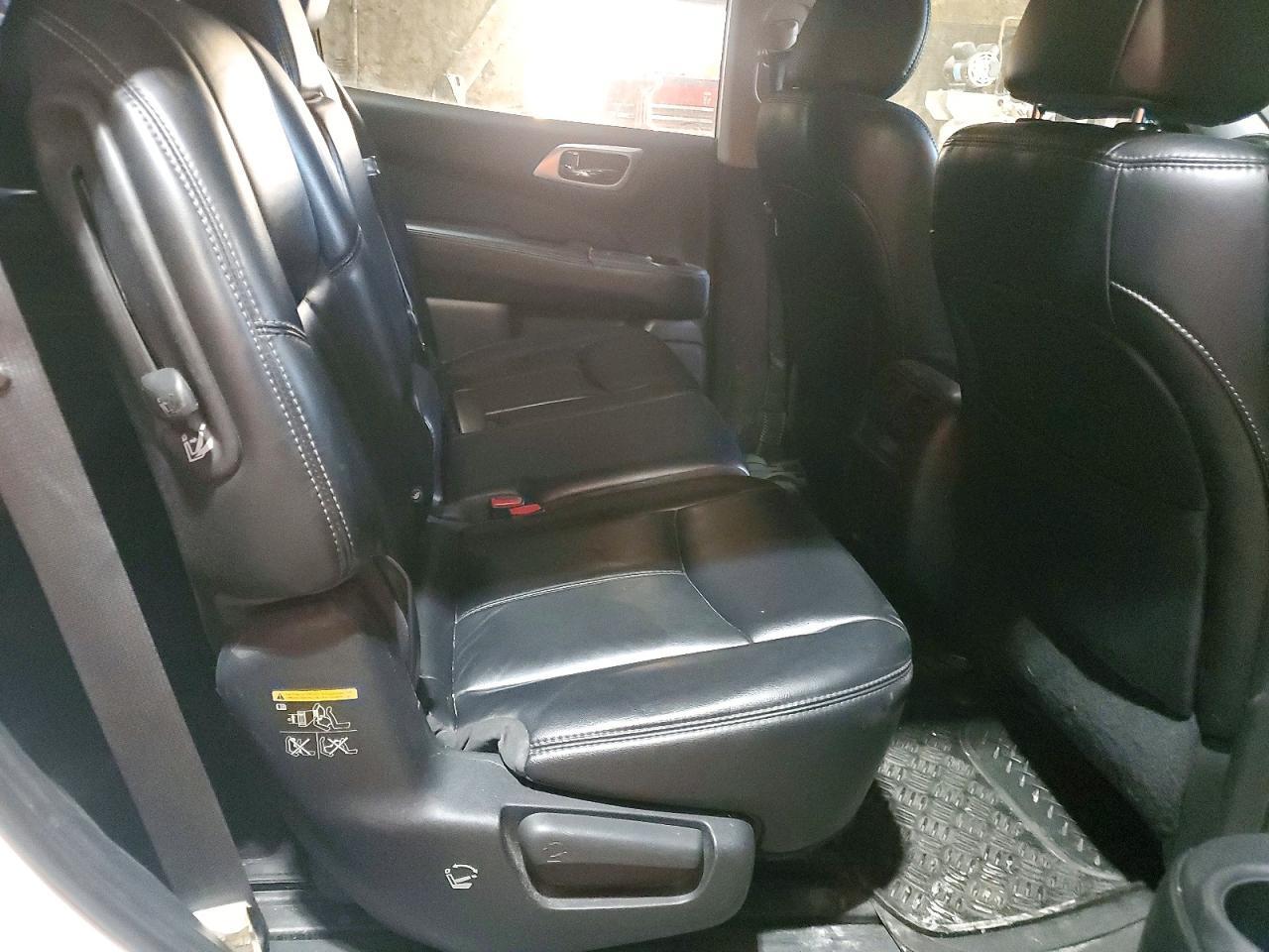 2017 Nissan Pathfinder s