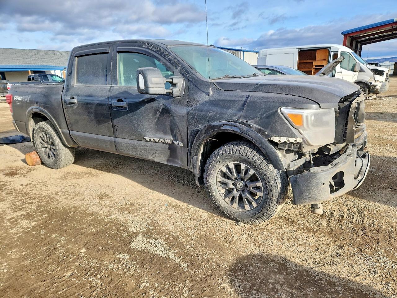 2018 Niss Titan SV