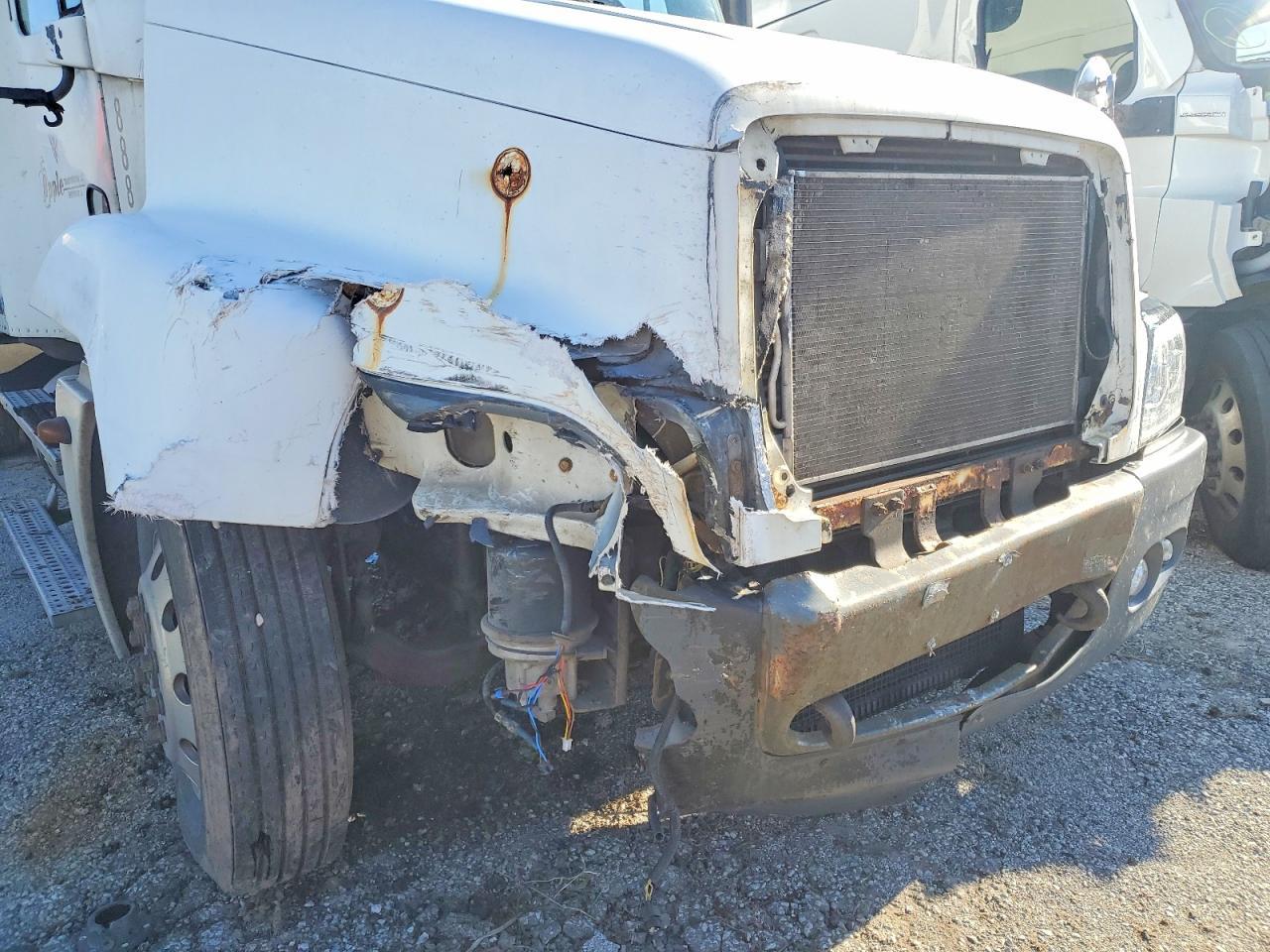 2006 Freightliner Conventional ST120