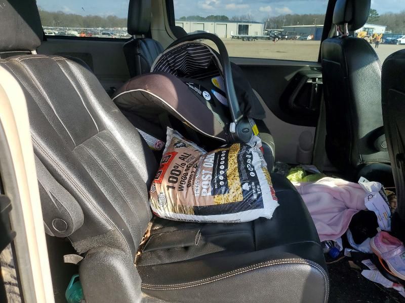 2014 Chrysler Town & Country Touring