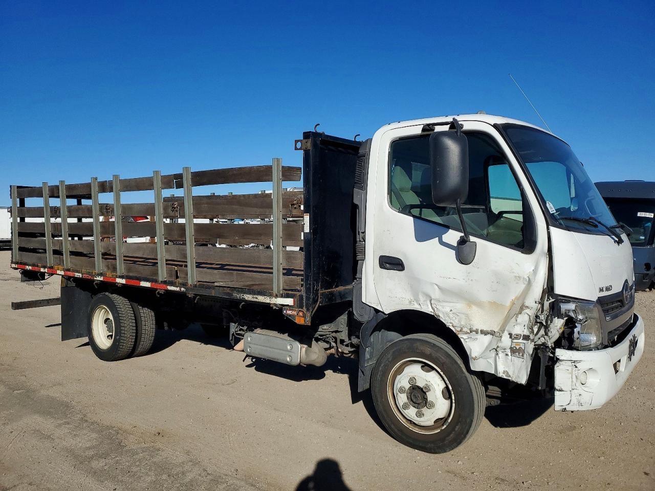 2019 Hino 195 Flatbed Truck