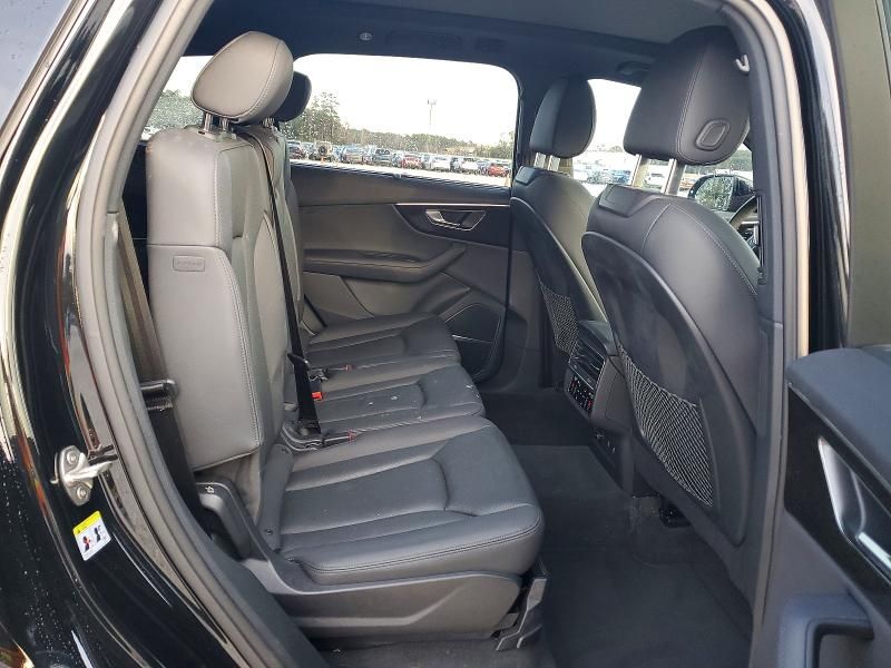 2023 Audi Q7 Premium Plus