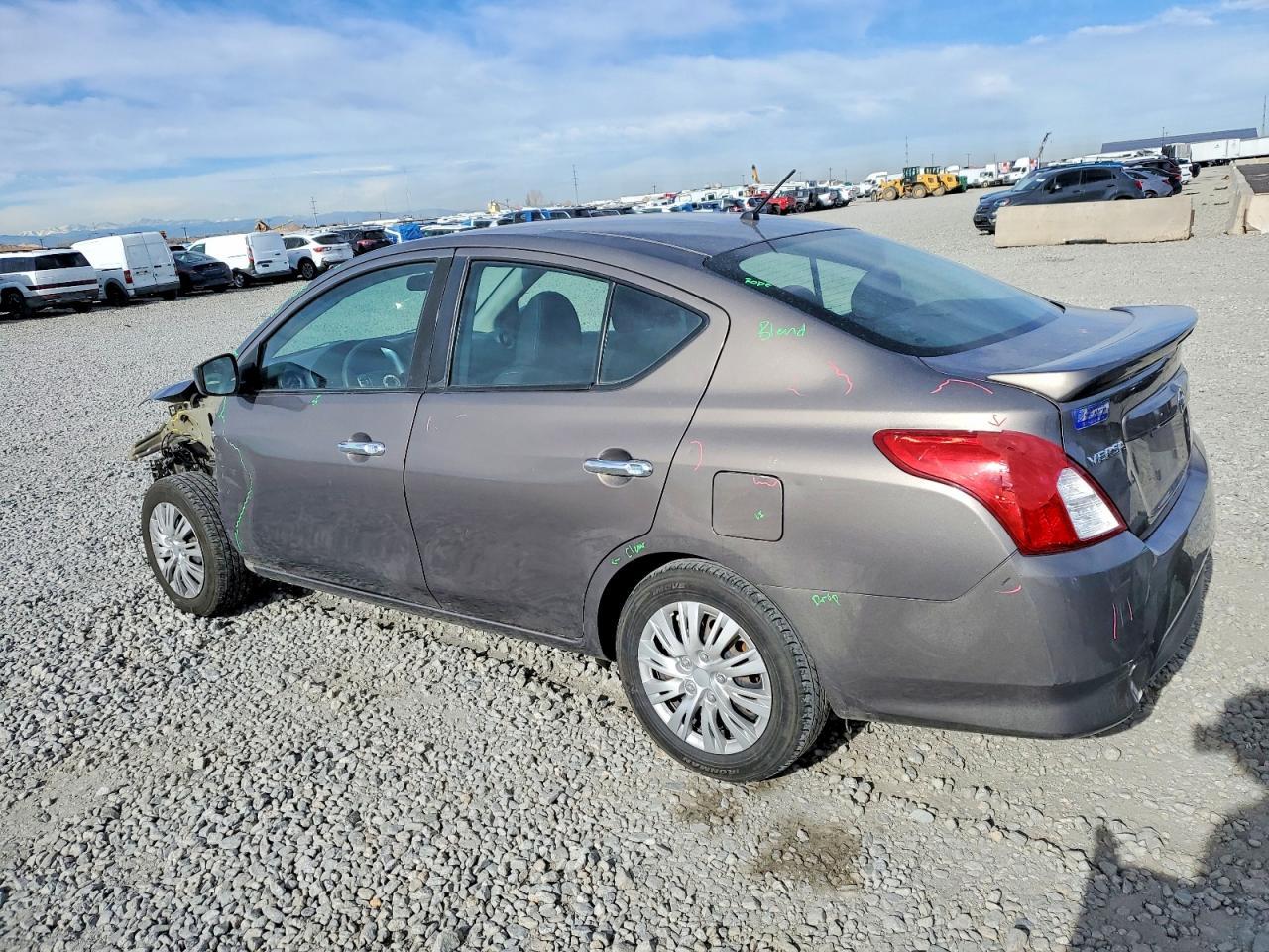 2017 Nissan Versa 1.6 sv