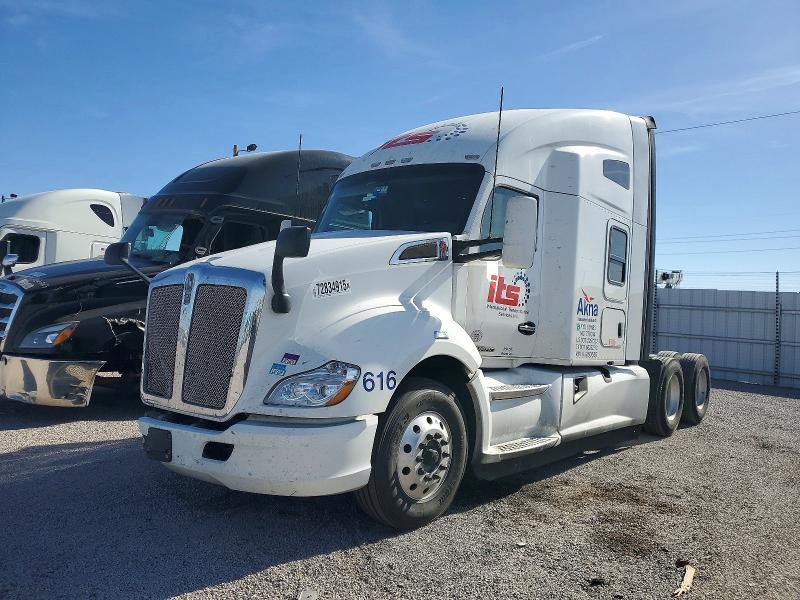 2019 Kenworth T680 Semi Truck