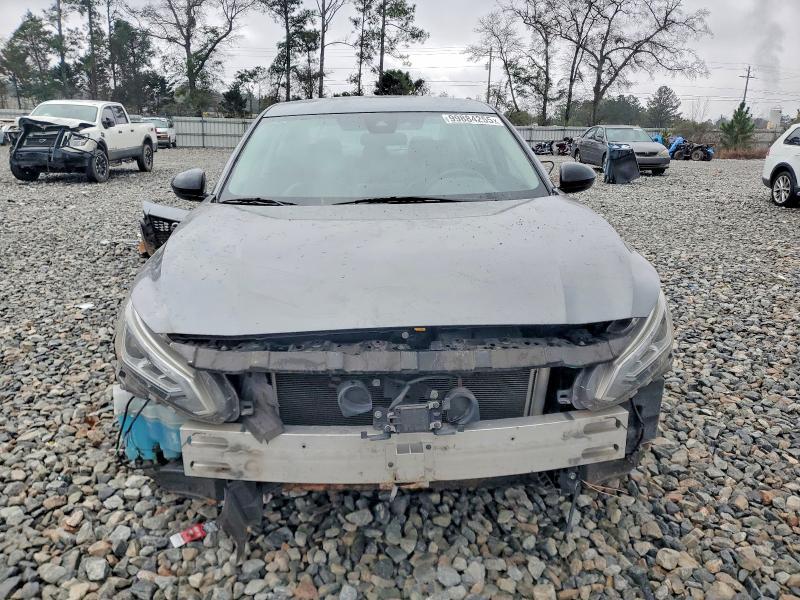 2020 Nissan Altima sr