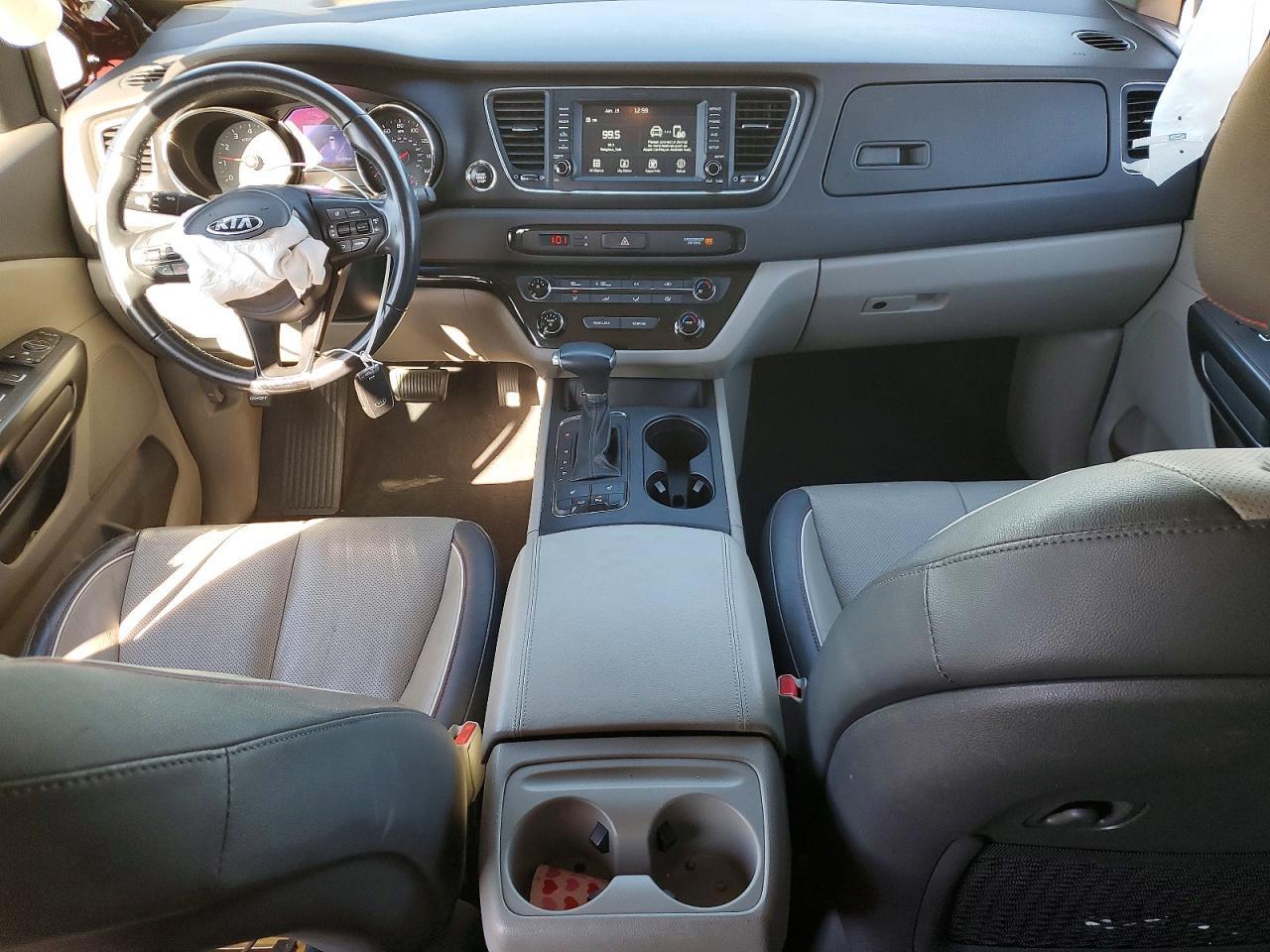 2017 KIA Sedona lx