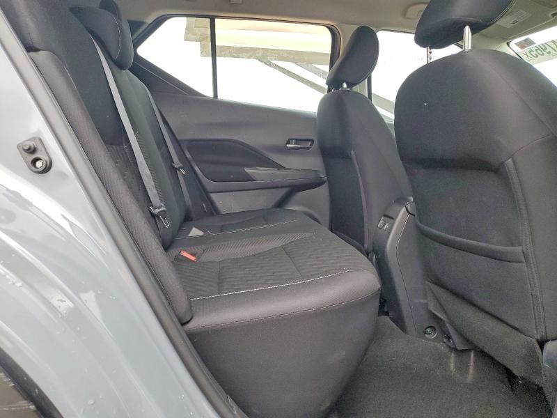 2022 Nissan Kicks sv