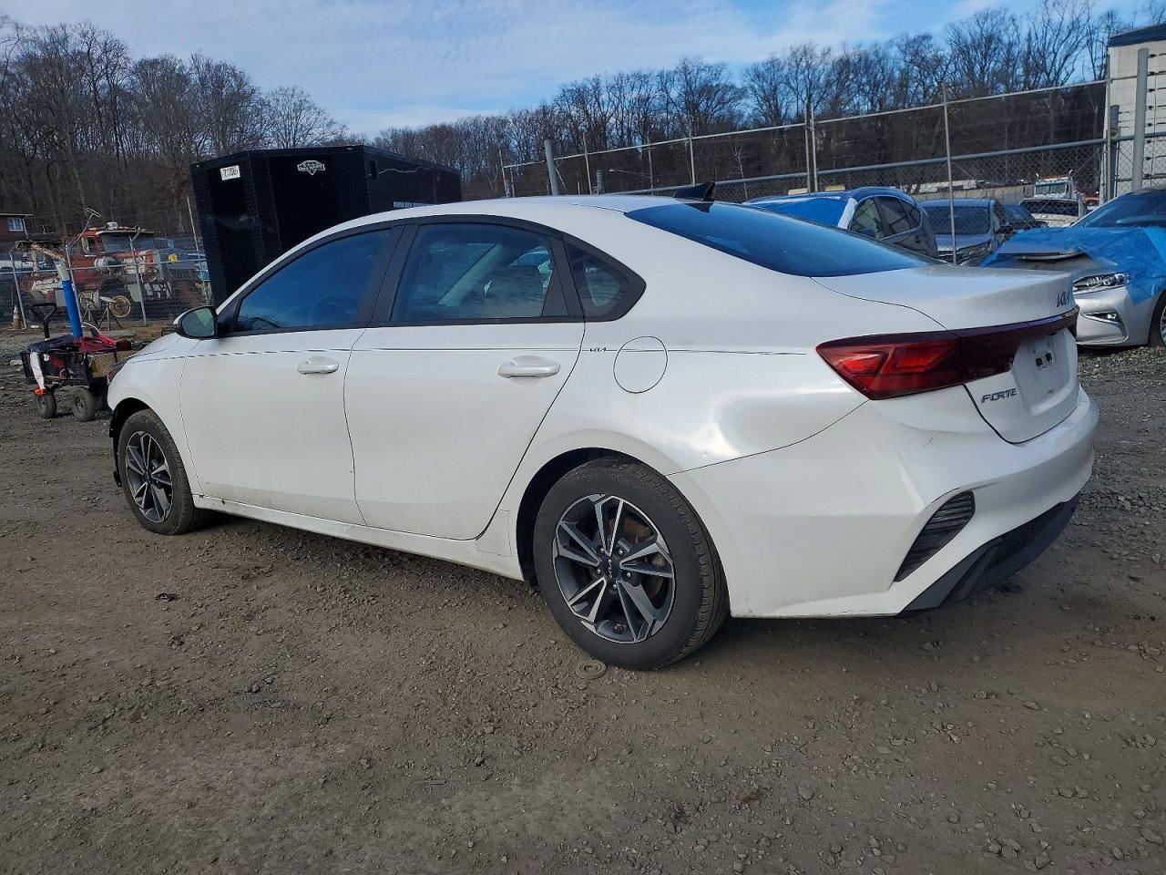 2023 KIA Forte lx