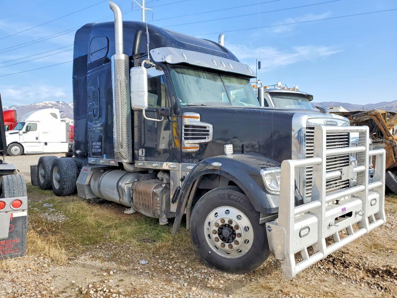 2020 Freigliner 2020 Freightliner 122SD Semi Truck