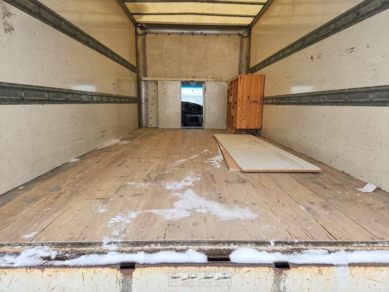 2004 Ford Econoline E450 Super Duty Cutaway Van