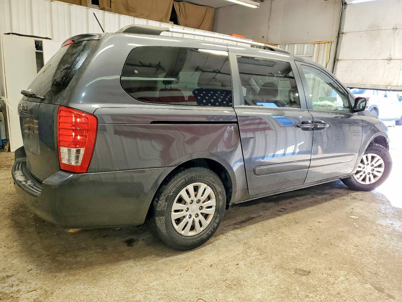 2012 KIA Sedona lx