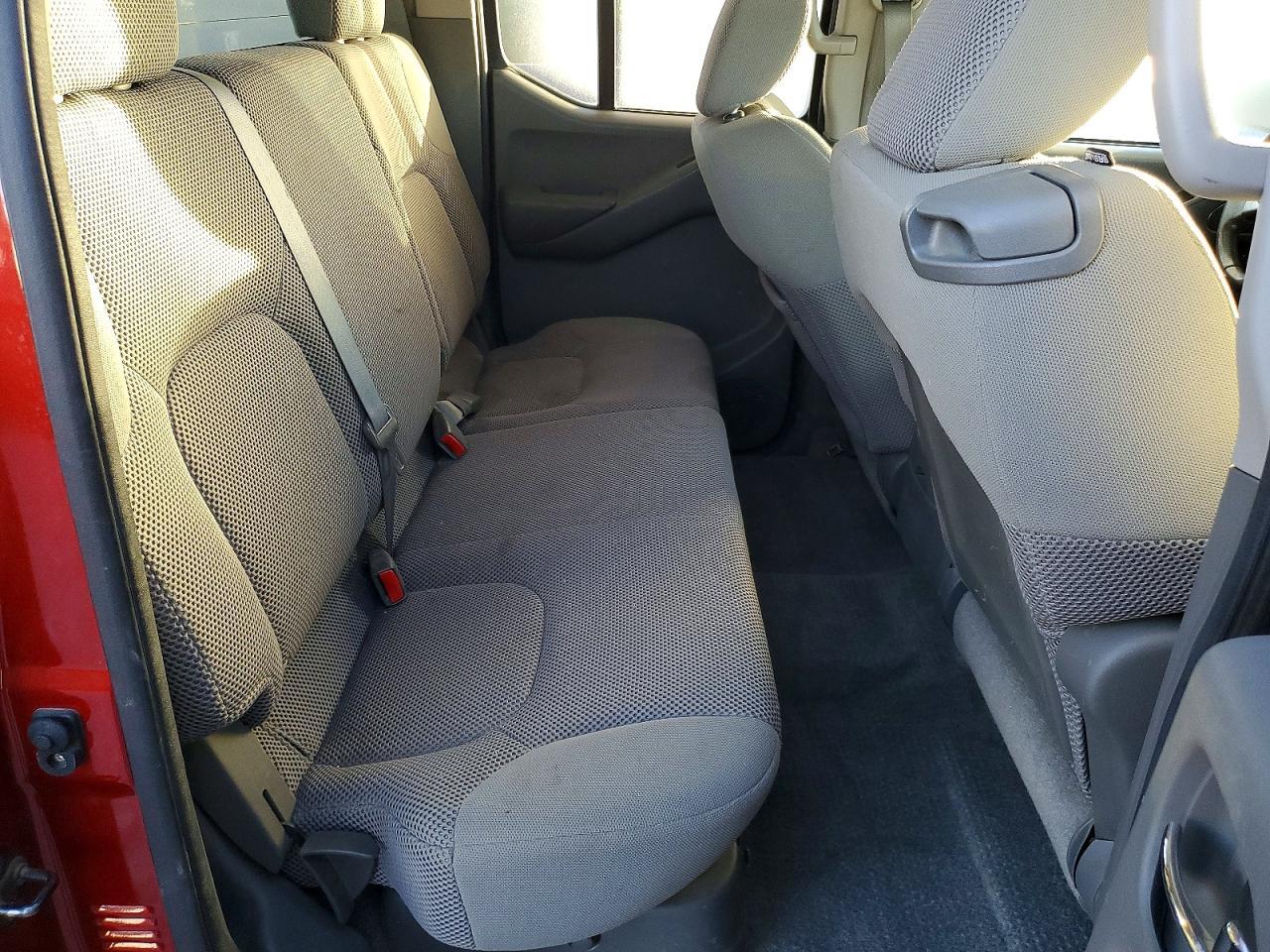 2012 Nissan Frontier s