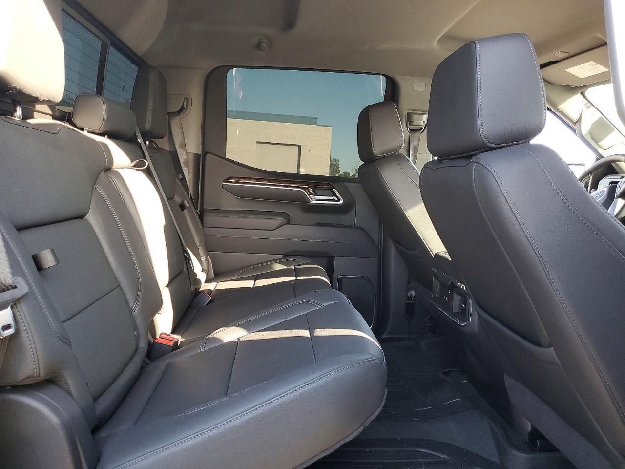 2025 GMC Sierra K1500 Elevation