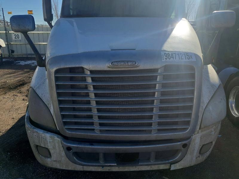 2017 Freightliner Cascadia 125 Semi Truck