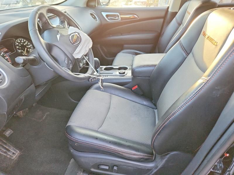 2020 Nissan Pathfinder sv