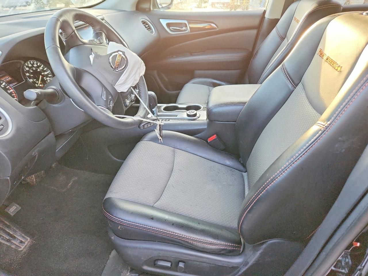 2020 Nissan Pathfinder sv